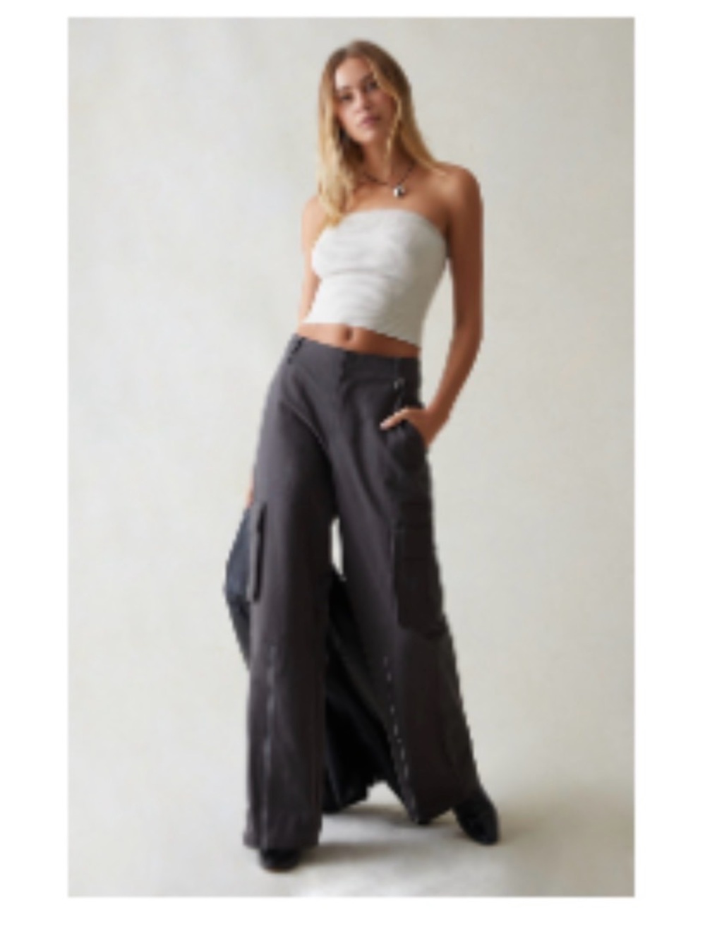 PacSun Wide-Leg Cargo Pants in Charcoal